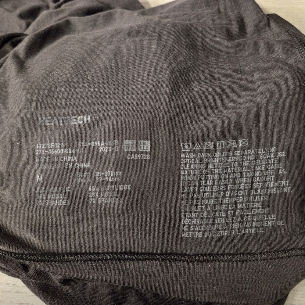 Uniqlo Heattech Long Sleeve Lightweight Turtleneck Tee - Picture 6 of 6